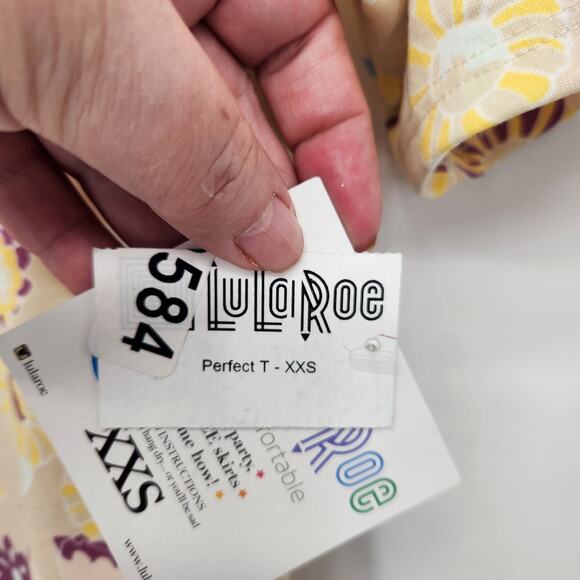 NWT LuLaRoe Buttermilk Floral Oversized Perfect T Swing Top Women's XXS - Picture 3 of 8